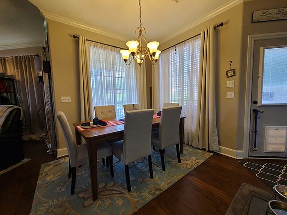 2nd image of 413 Hamptonridge Rd