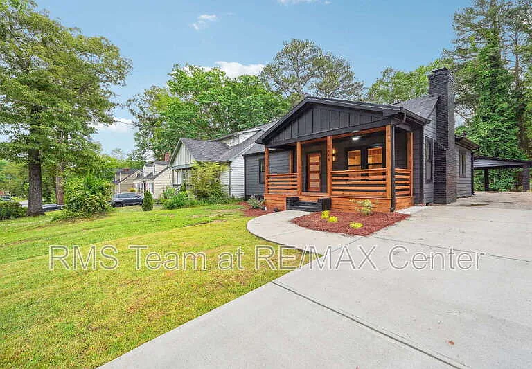 1448 Westboro Dr SW — Photo 2