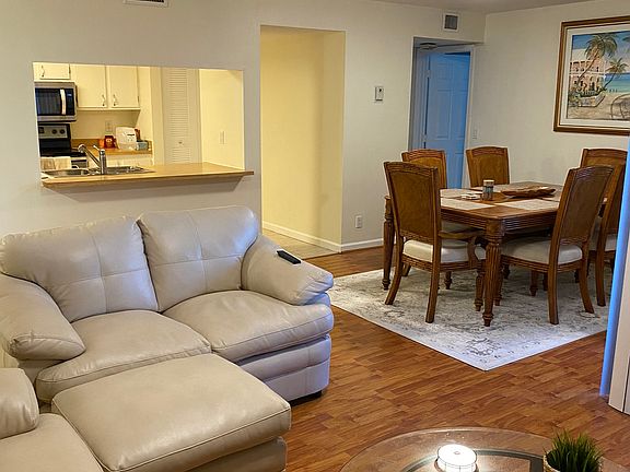 3rd image of 825 Egret Cir APT 103