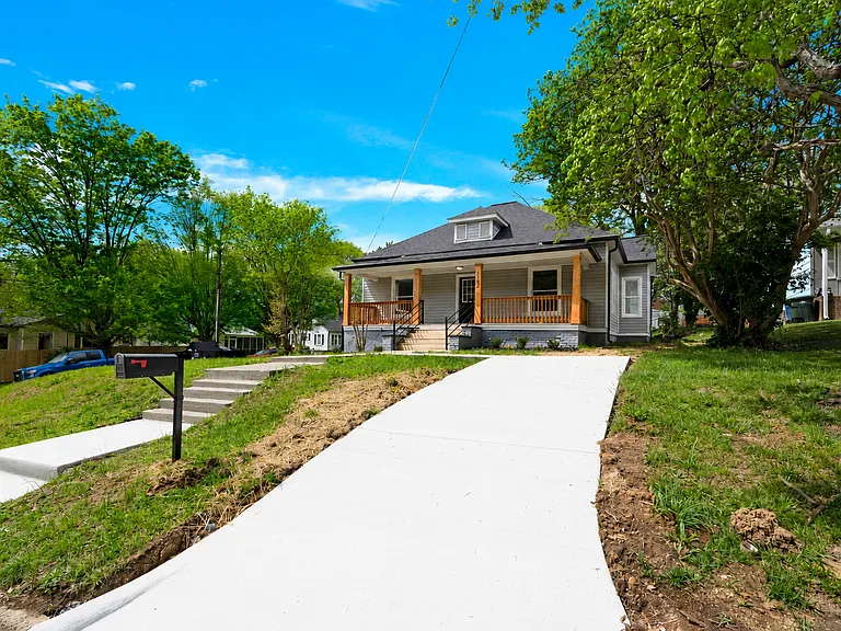 1102 N Church St — Photo 33