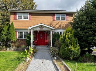 4 Robert Ct, Nanuet, NY 10954