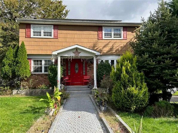 4 Robert Court, Nanuet, NY 10954