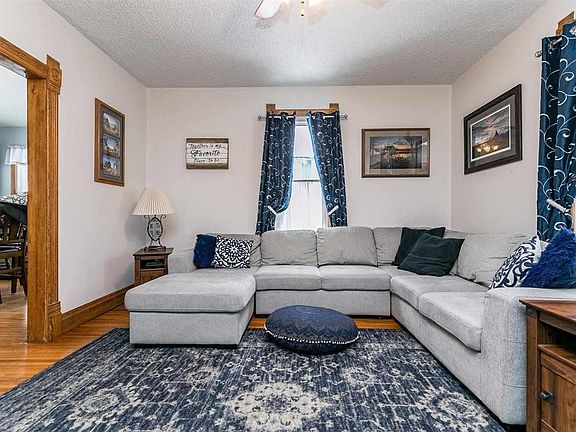 3rd image of 620 6th Ave NW