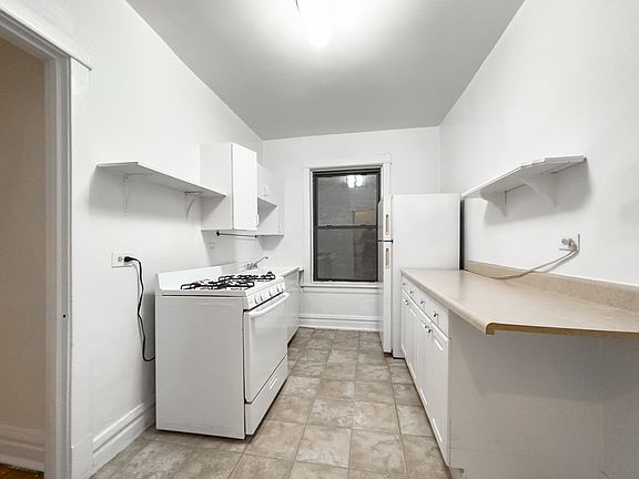 2nd image of 2516 N Kedzie Blvd #E2