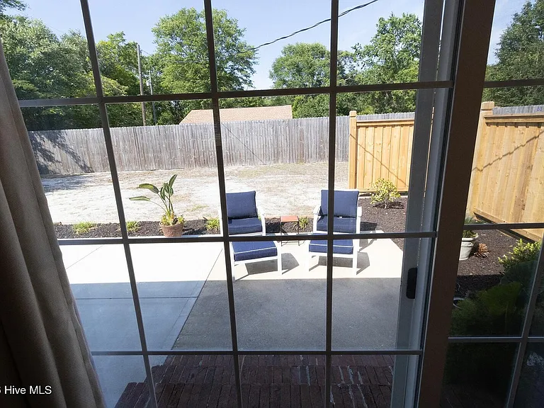 314 Greenview Dr — Photo 8