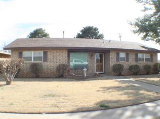 821 Cedar St, Floydada, TX 79235