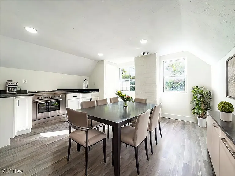2483 E 89th St #301 — Photo 3