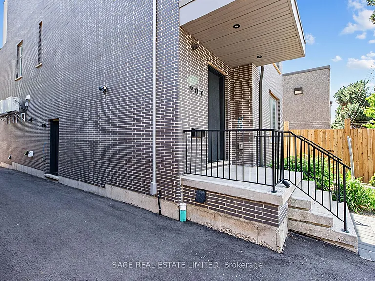 909 Castlefield Ave #1 — Photo 3