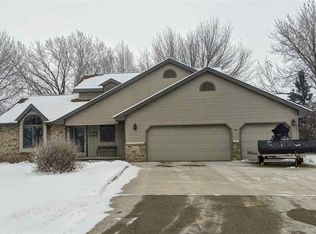 W5625 Mark Ct, APPLETON, WI 54915