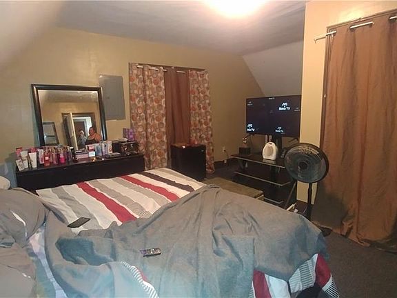 3rd image of 57 Goodyear Ave
