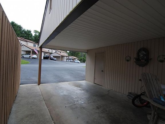 3rd image of 141 Pebble Dr