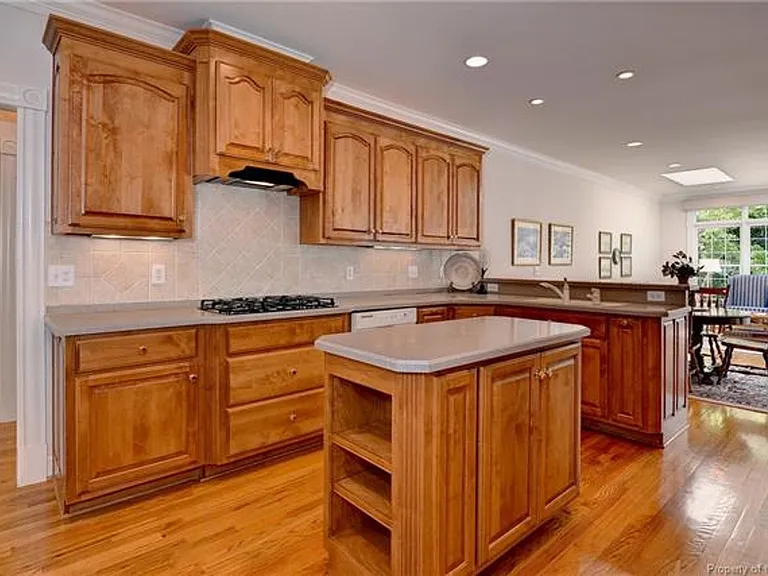 116 Westbury — Photo 9