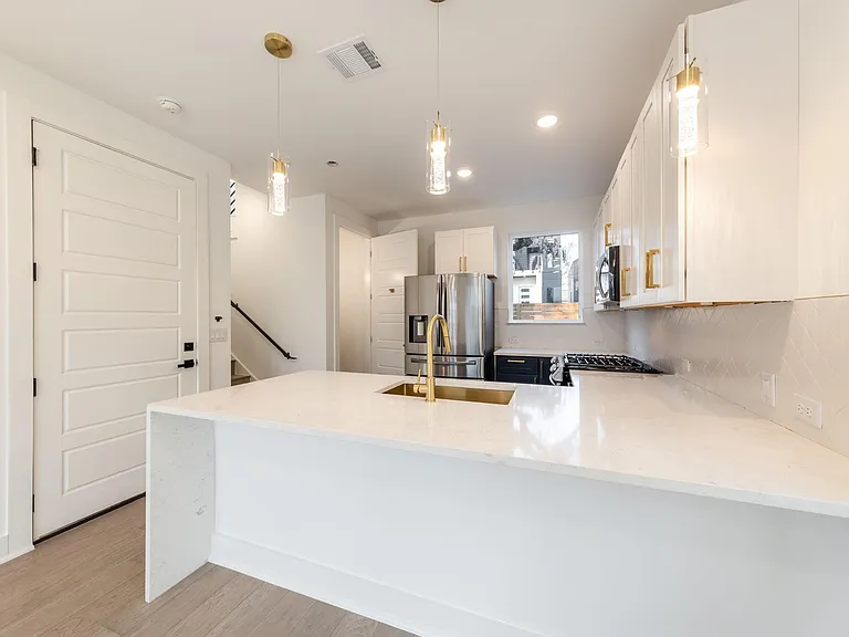 2508 E 4th St #A — Photo 12
