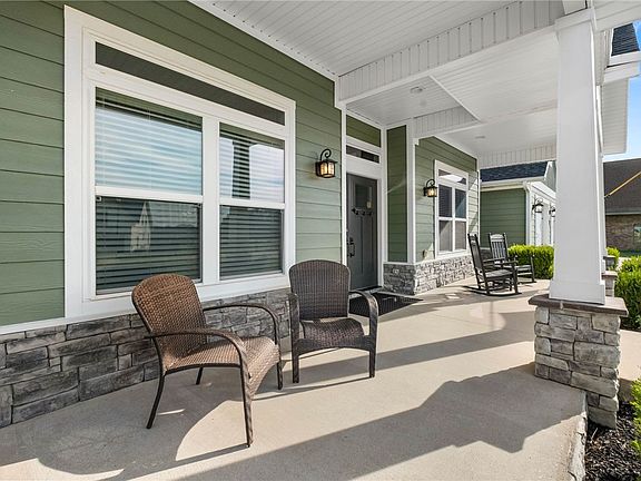 2nd image of 802 Trisha Ln