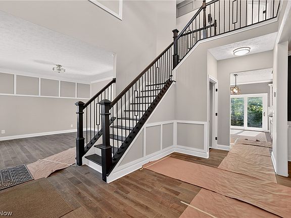 4th image of 487 Parkside Dr