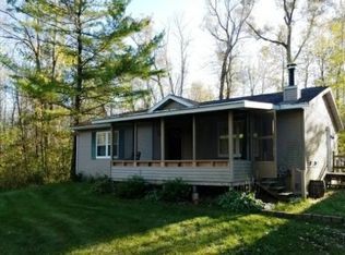 5853 Landing Ln, Oconto, WI 54153
