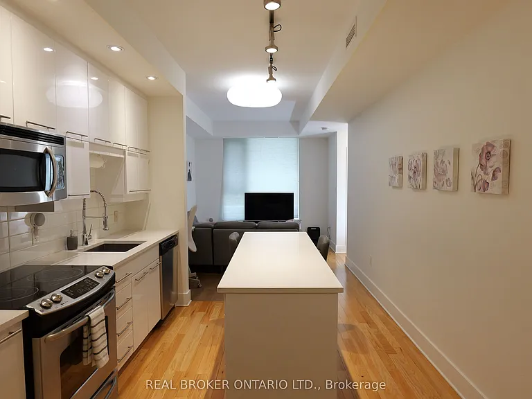 101 Richmond Rd #302 — Photo 4
