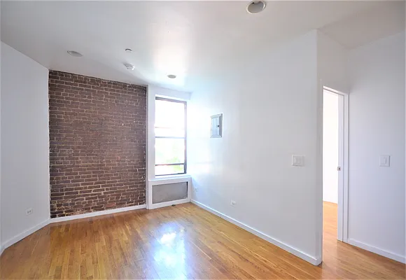 Rented by CITY SKYLINE REALTY INC | media 9