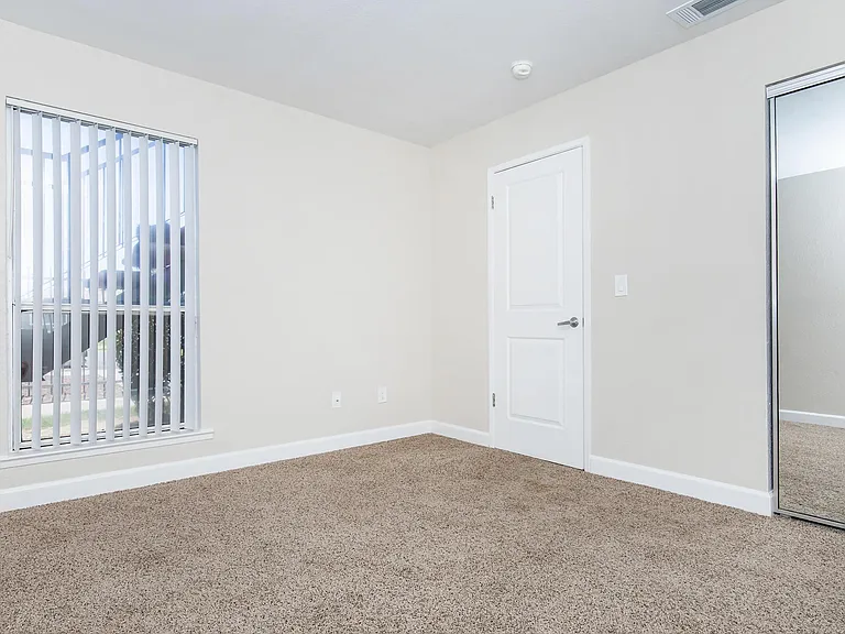 Foxwood Apartments — Photo 57