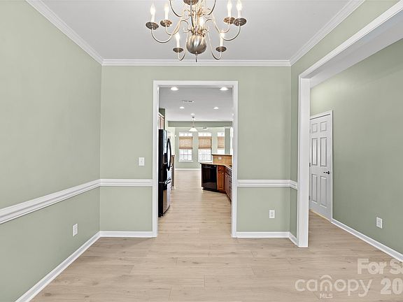 4th image of 9548 Birkwood Ct