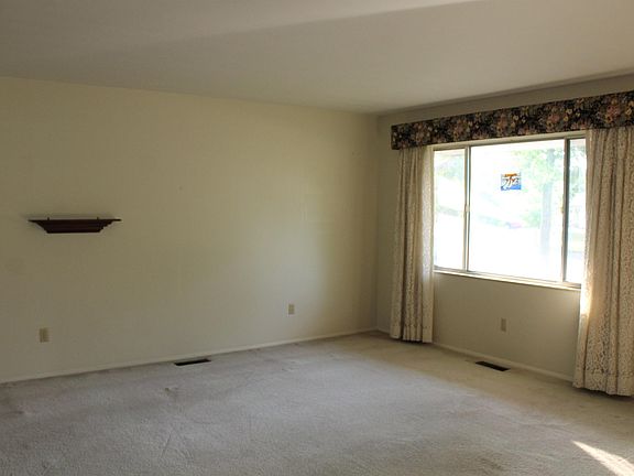 5th image of 2216 Legoma Dr