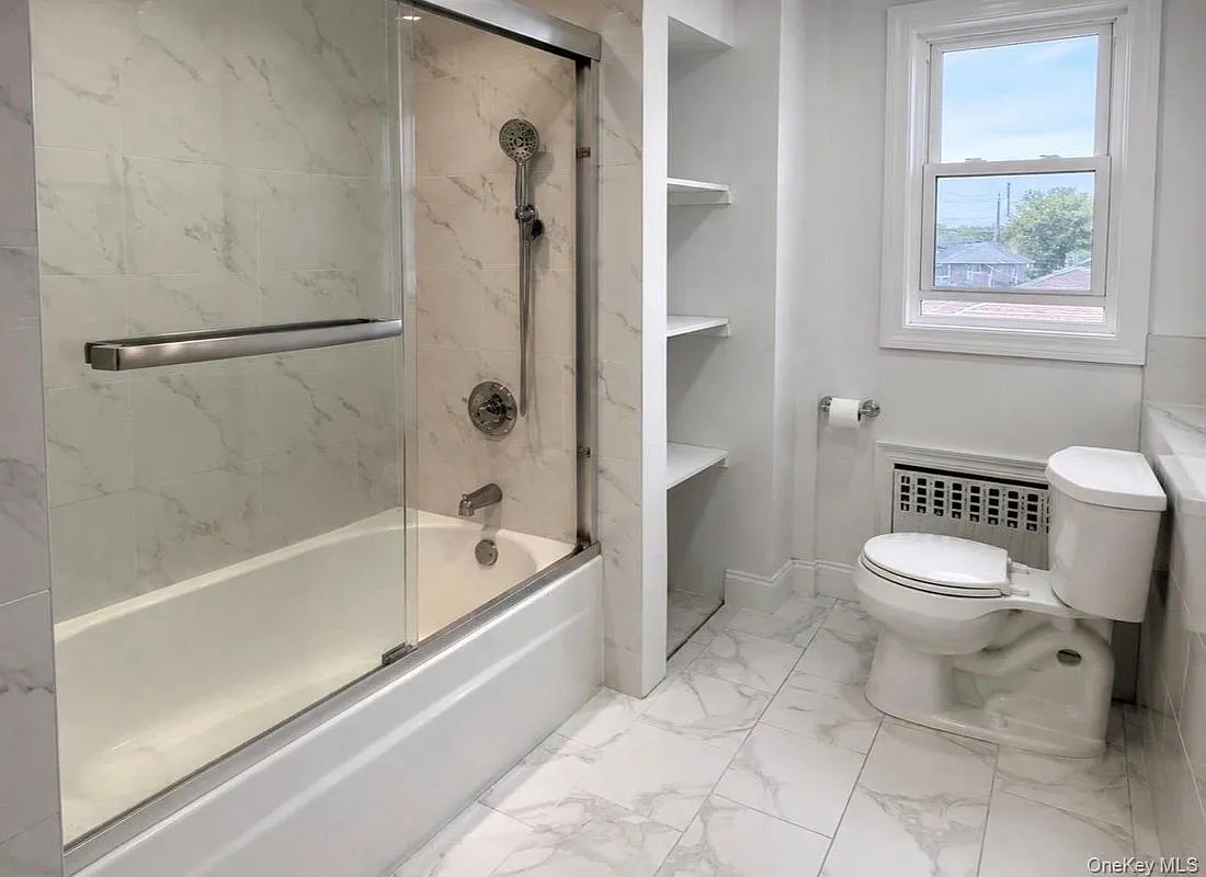 4 bed, 2.0 bath, 2342 sqft, $3,800 — Photo 3