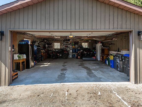 3rd image of 88 Maskinonge Rd