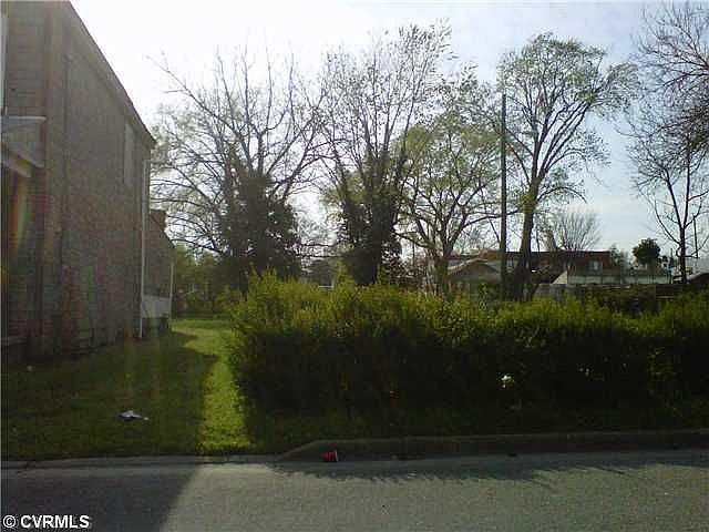 2nd image of 12 E 30th St