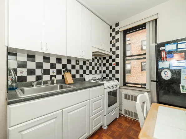 2271 Knapp Street image 12 of 24