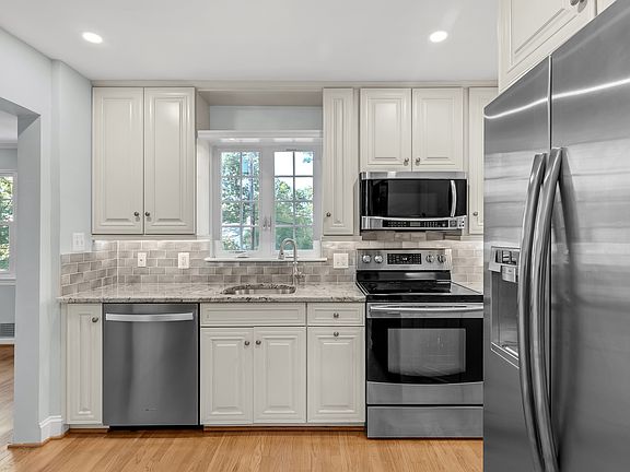 2nd image of 903 Crescent Dr