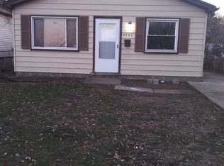 7592 Chalmers Ave, Warren, MI 48091