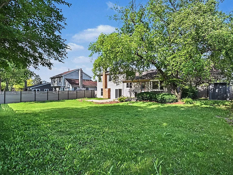 5195 Castaway Ln — Photo 23