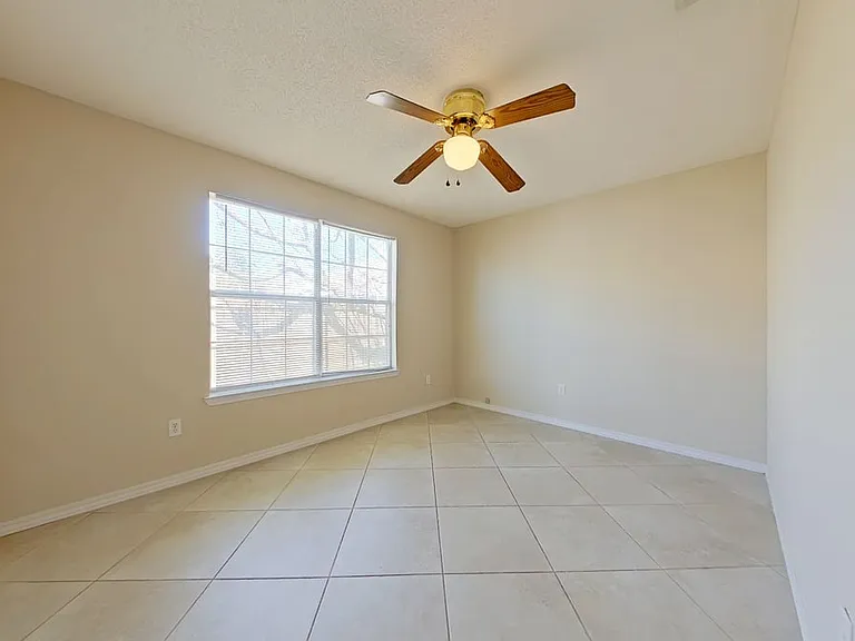 914 Christen Ct — Photo 11