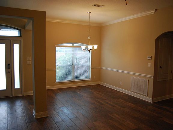 2nd image of 709 Mohegan Cir