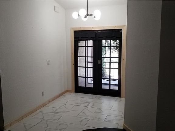 5th image of 2143 Lucky St