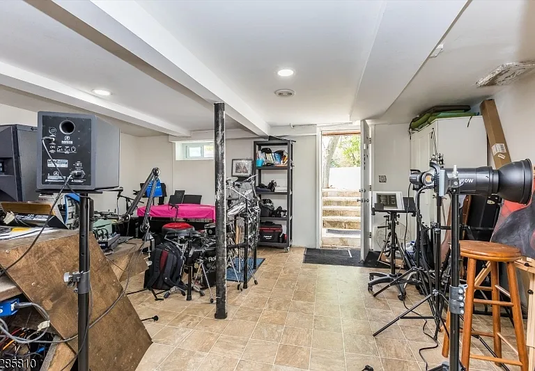 33 Linden Ave — Photo 21