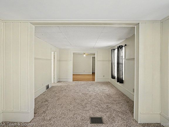 5th image of 2062 Schumacher Ave