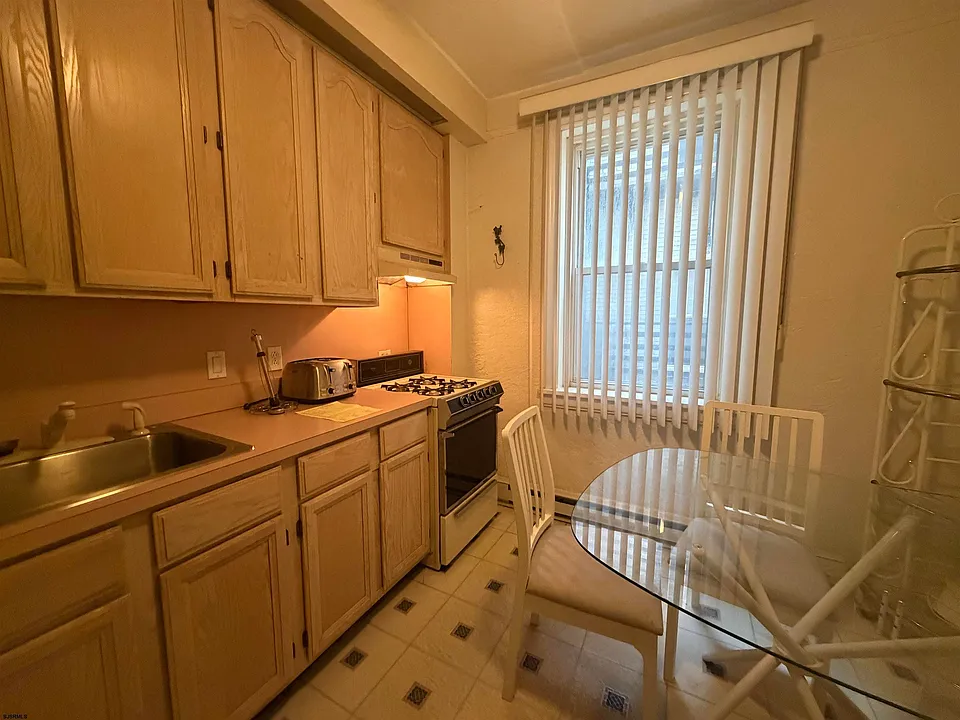 37 S Iowa Ave #3F