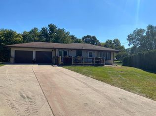 2253 Sunset Dr, Freeport, IL 61032