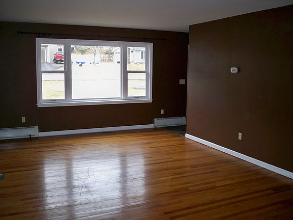 5th image of 127 Orchard Knoll Dr