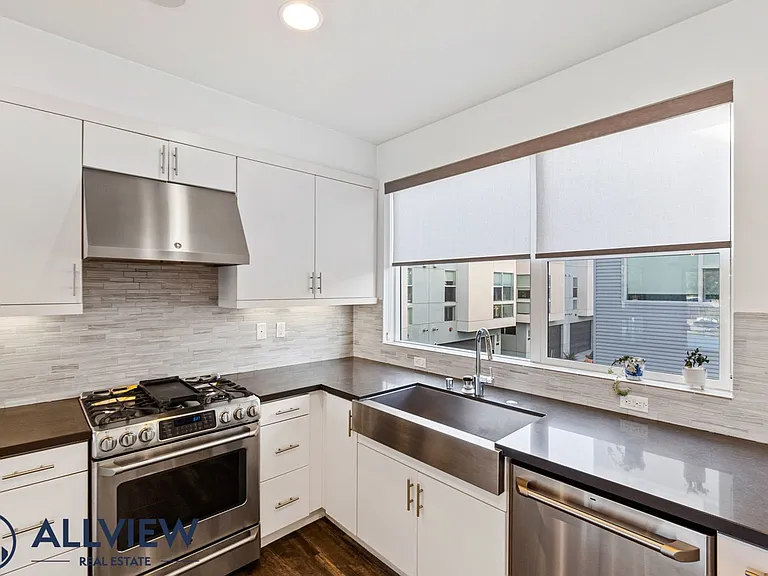 149 Mercer Way — Photo 16