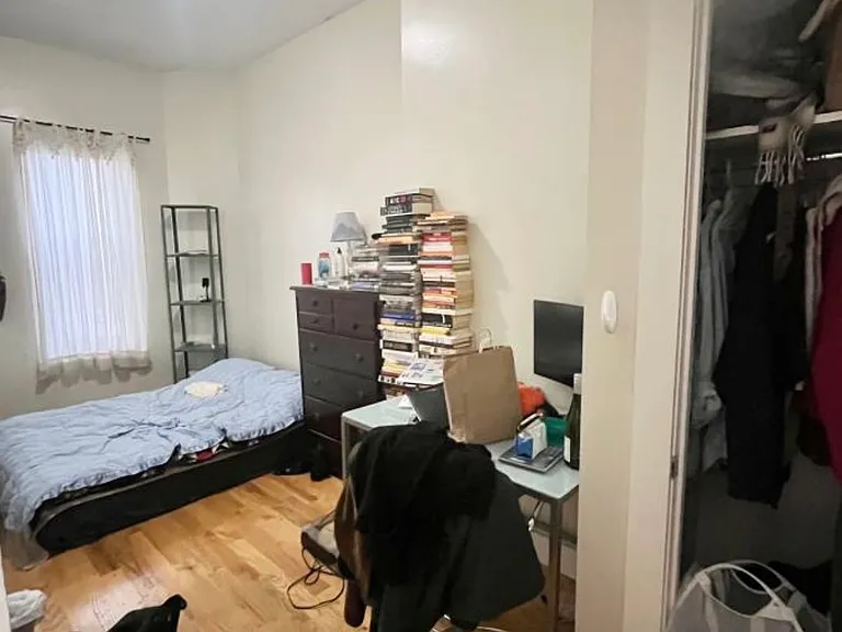 323 Melrose St #3R — Photo 9