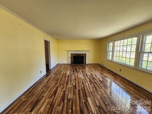 4th image of 120 Woodland Rd