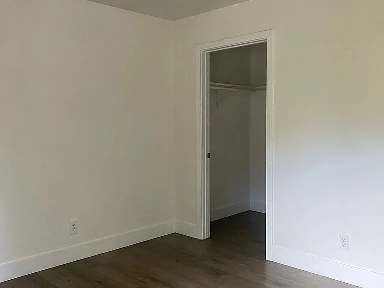 14133 Calvert St — Photo 5