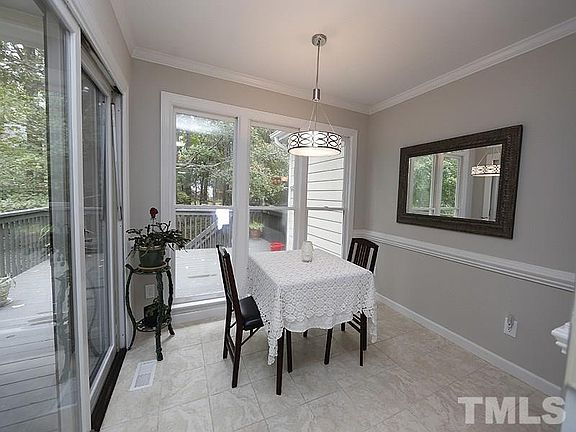 Dinette w/slider & windows