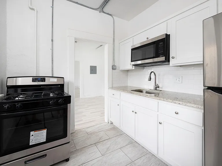 Sunset Heights - 610 Prospect Street — Photo 7