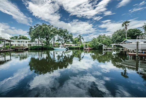 5th image of 168 Carlyle Dr