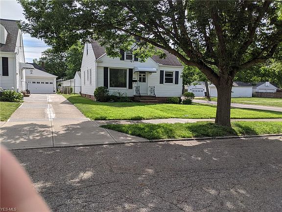 2nd image of 1372 Caryl Dr