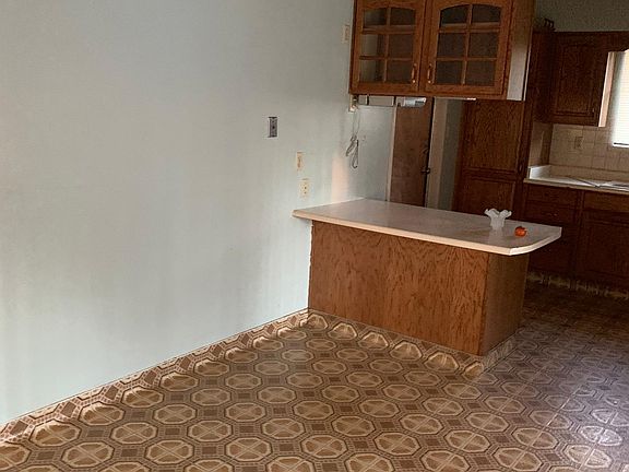 5th image of 1039 S Redwood Dr