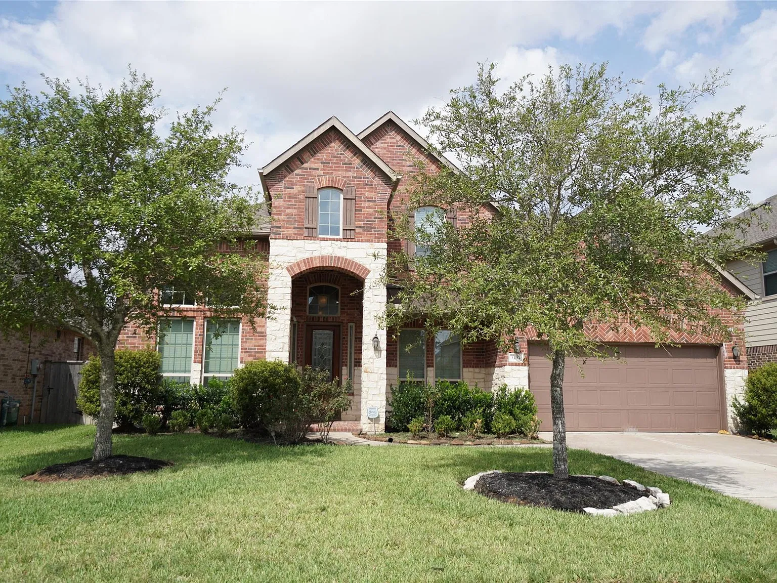 5 bed, 4.5 bath, 3519 sqft, $3,400 — Photo 2